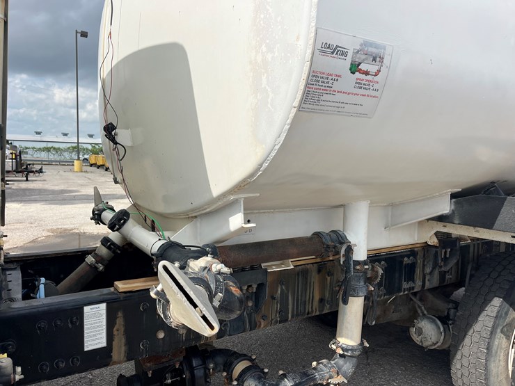 2020-freightliner-m2-106-image-15