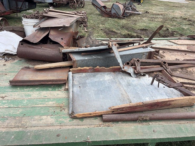 gleaner-fordson-mounted-combine-image-14