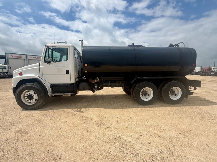 2000-freightliner-fl80-image-8