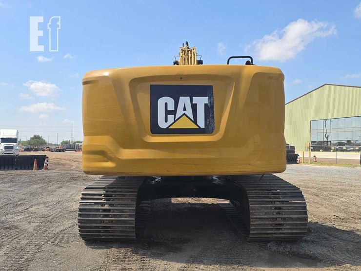 2019-caterpillar-320-image-8