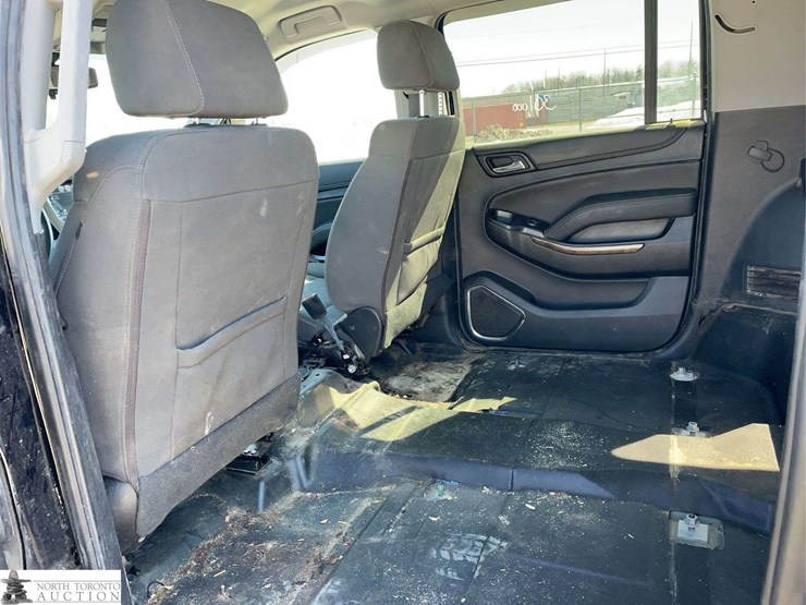 2019-chevrolet-suburban-image-15