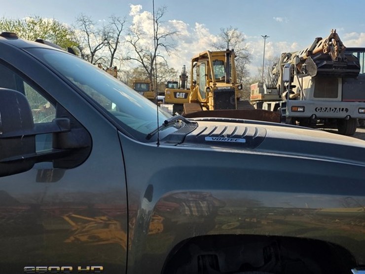 2011-chevrolet-2500-image-30