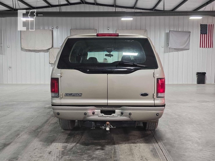 2005-ford-excursion-image-8