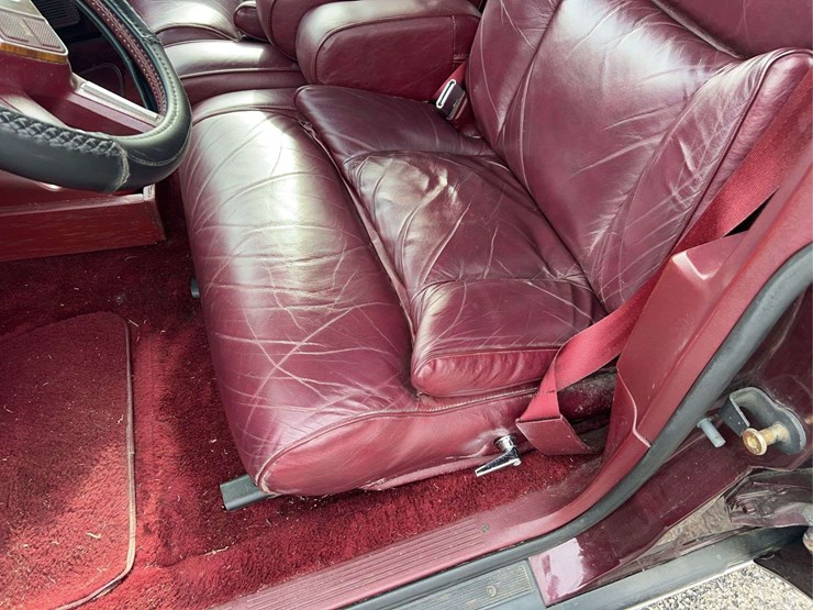 1989-lincoln-town-car-image-49