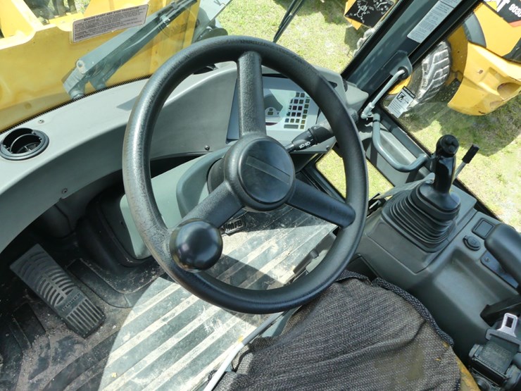 2014-deere-324j-image-13