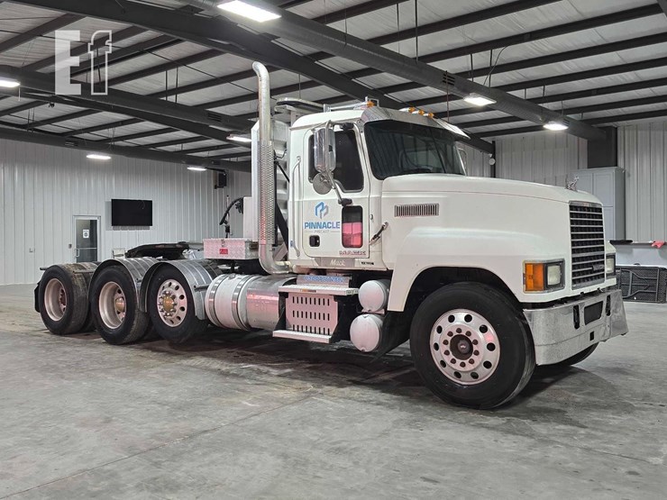2017-mack-pinnacle-chu613-image-2
