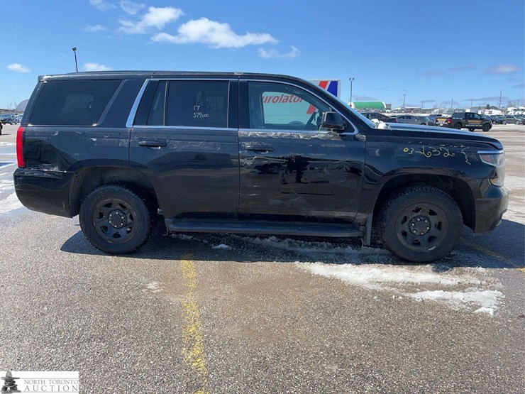 2017-chevrolet-tahoe-image-4