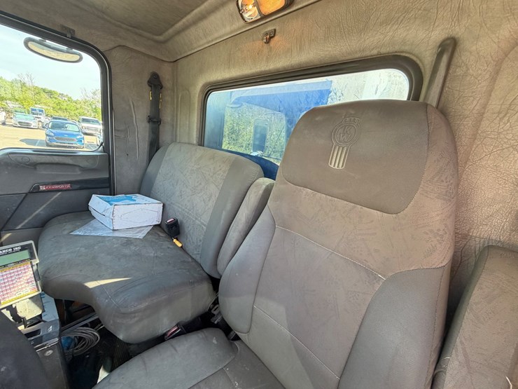 2007-kenworth-t300-image-24