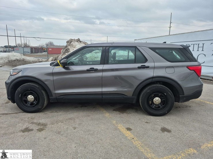 2020-ford-explorer-image-8