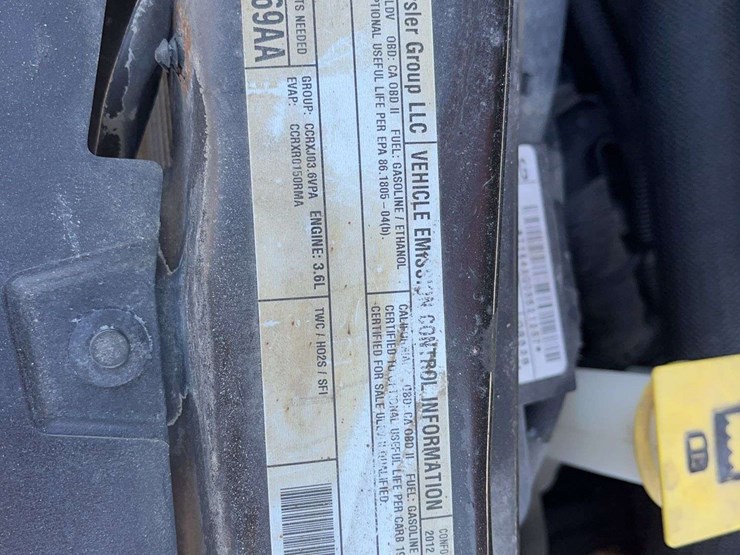 2012-dodge-grand-caravan-crew-image-18