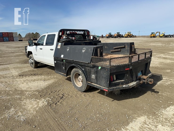 2015-chevrolet-3500-image-6