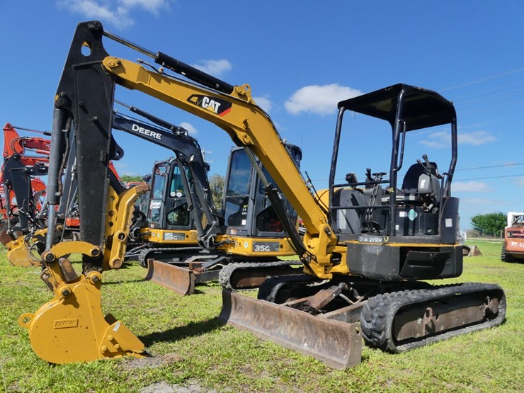 2015-caterpillar-303-image-1