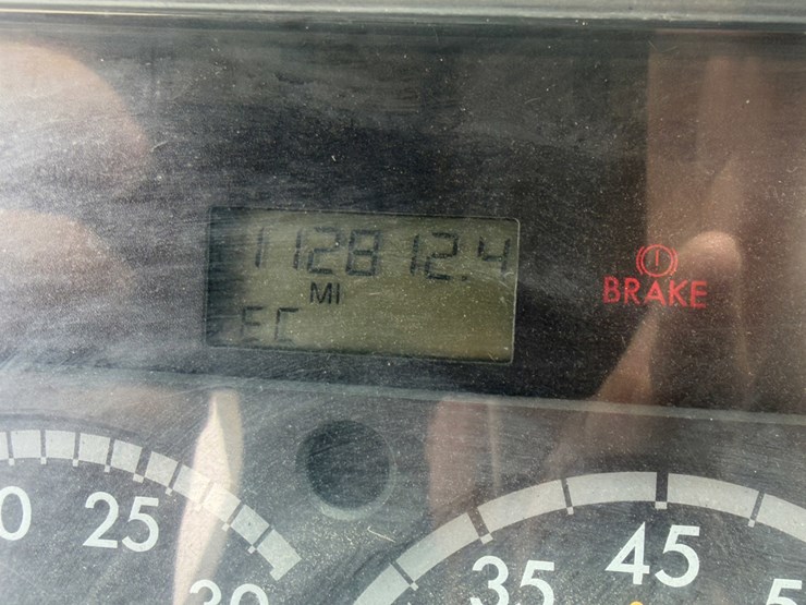 2000-freightliner-fl80-image-15