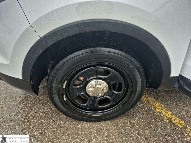 2014-ford-explorer-image-21