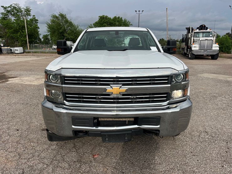 2016-chevrolet-silverado-2500hd-image-2