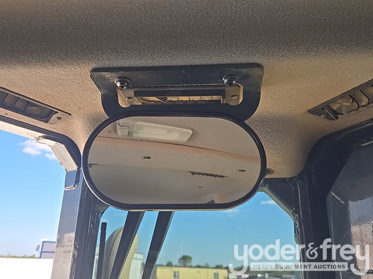 2023-komatsu-d61px-24-image-75