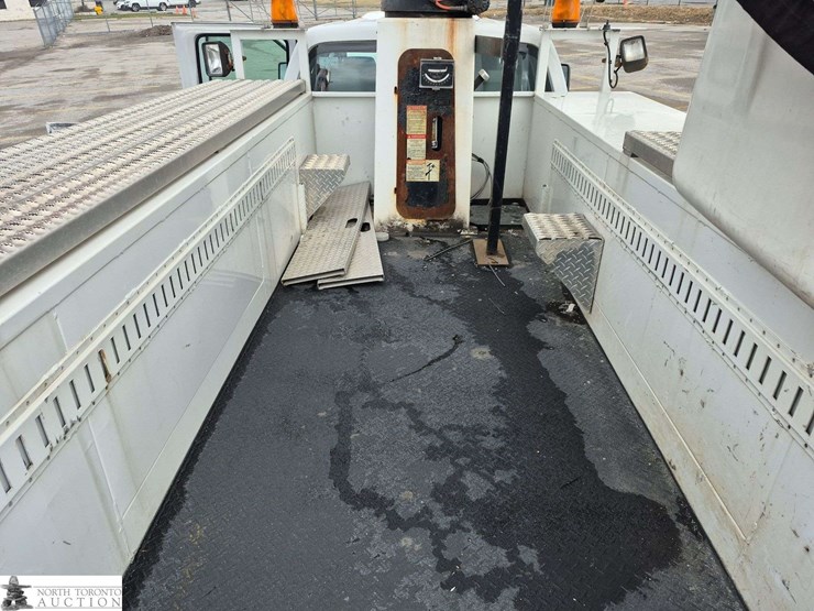 2011-ford-f550-image-29