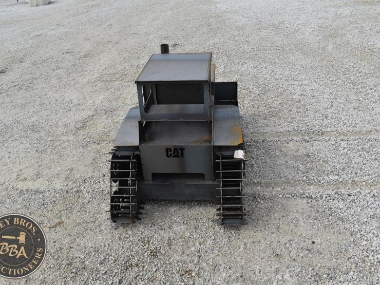 caterpillar-dozer-lawn-ornament-42914-image-4
