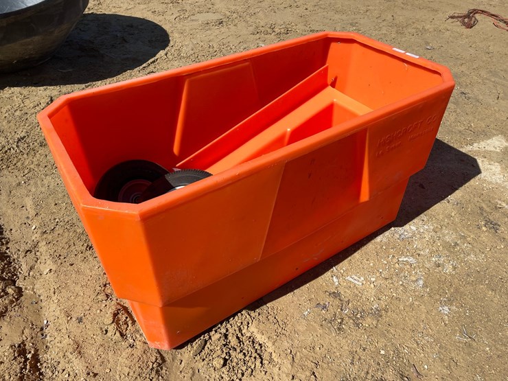 #3957-•-highcroft-feed-cart-image-3