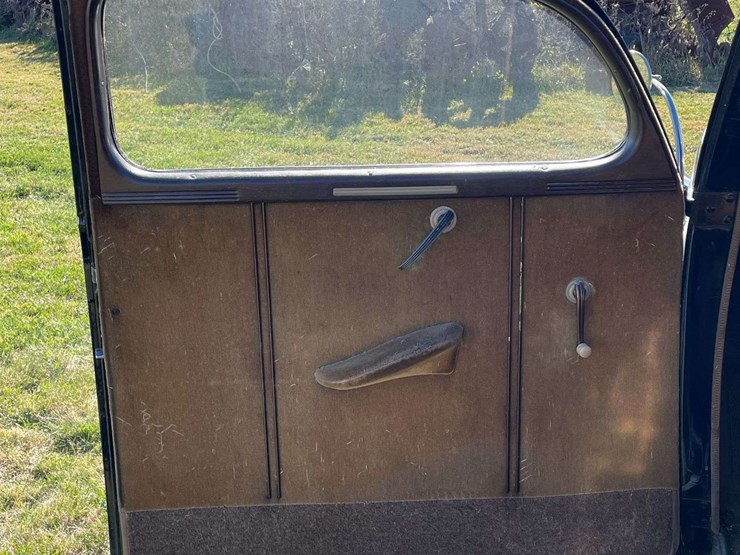 1938-ford-two-door-deluxe-sedan---original-car!-image-49