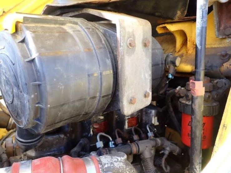 2012-new-holland-b95b-image-61