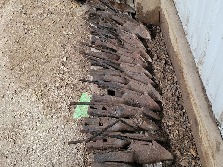 lot-18.-18-anhydrous-knives,-lightly-used-image-1