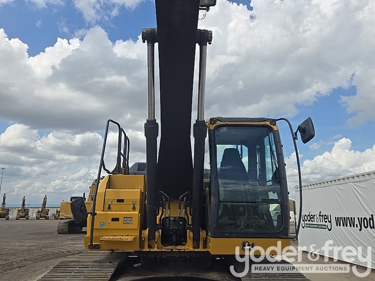 2017-deere-210g-lc-image-35