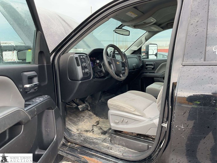 2015-chevrolet-silverado-2500hd-image-11