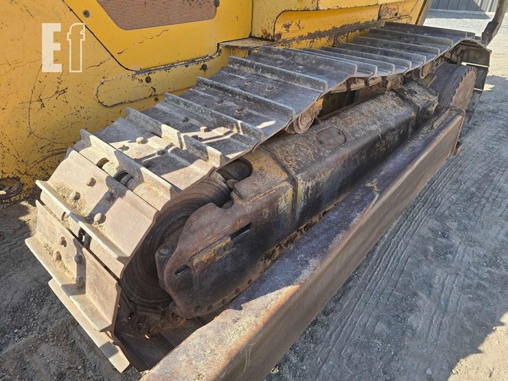 2006-deere-750j-image-31