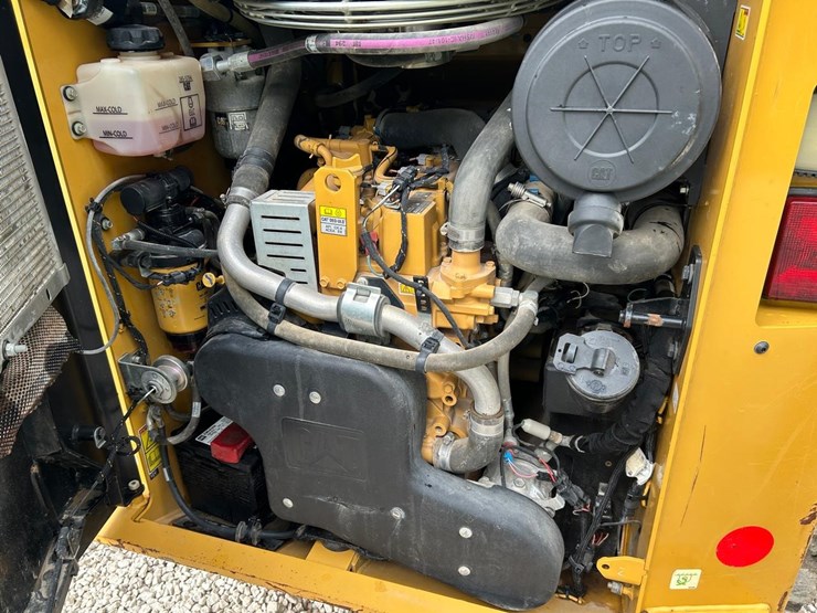 2022-caterpillar-259d3-image-17