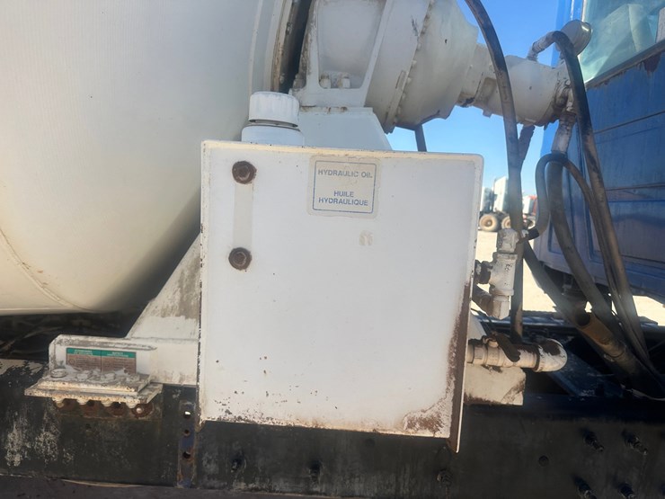 2005-mack-cv713-mixer-truck-image-5