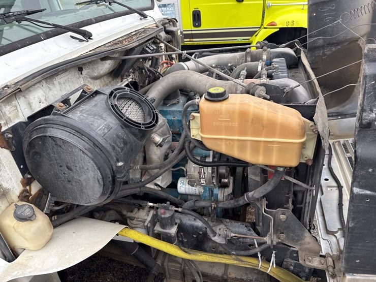 2000-international-4900-image-25