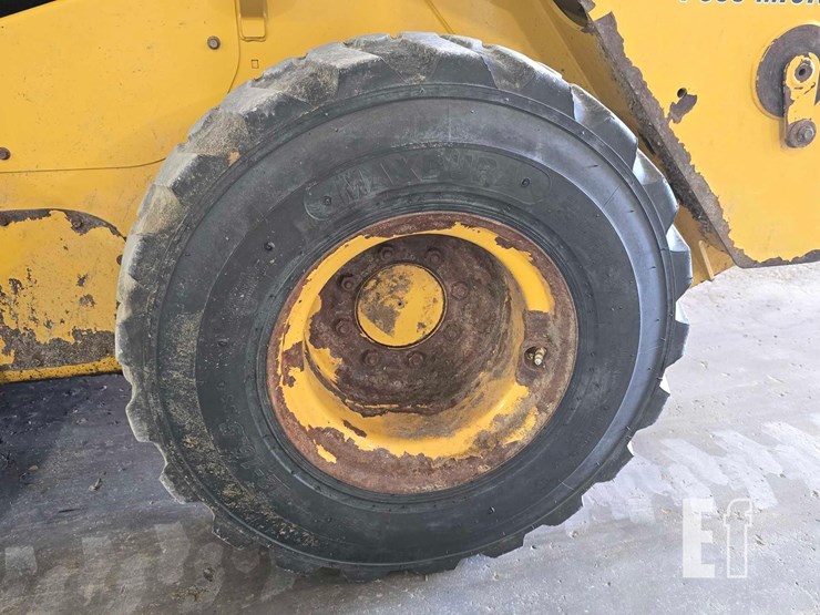 2021-caterpillar-242d3-image-27