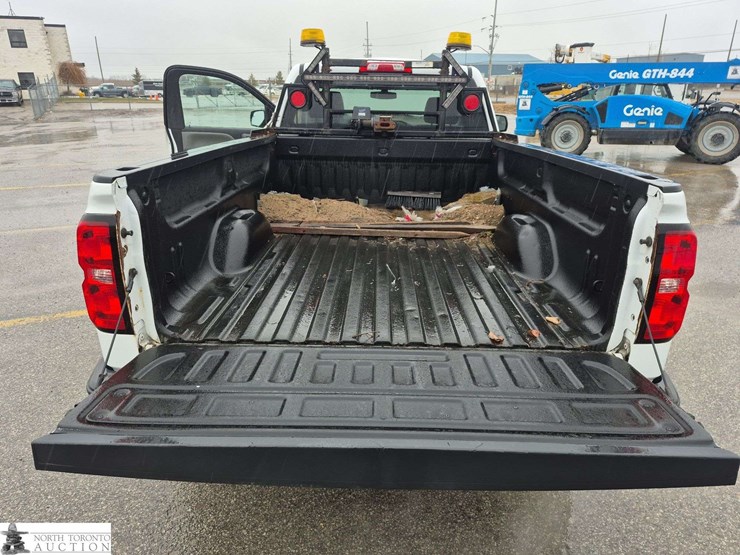 2018-chevrolet-silverado-1500-image-27