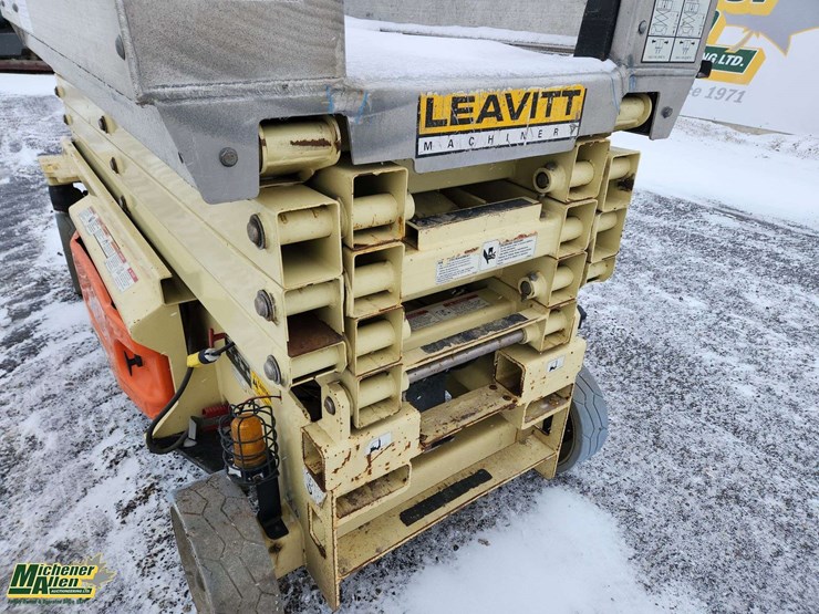 2014-jlg-3246es-image-22