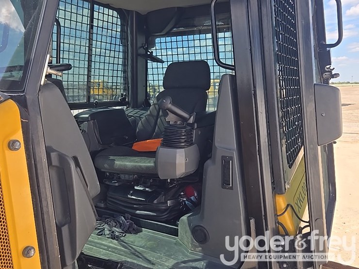 2021-caterpillar-d1-image-61