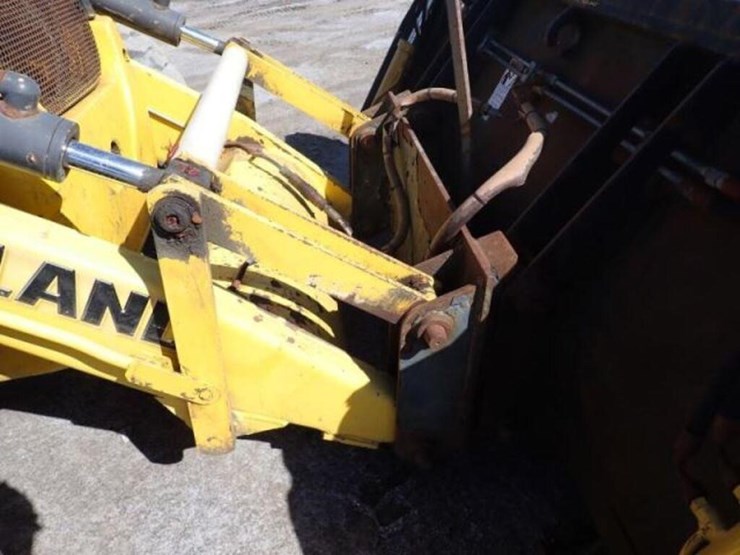 2012-new-holland-b95b-image-31