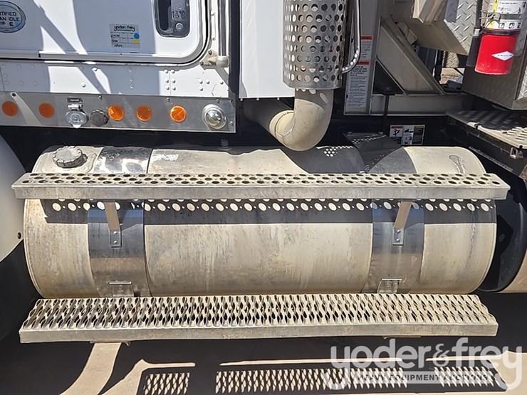 2014-kenworth-t880-image-40