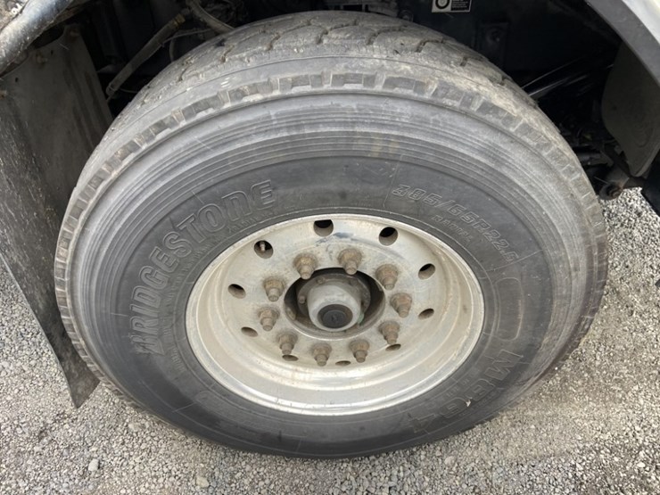 2014-peterbilt-320-image-36