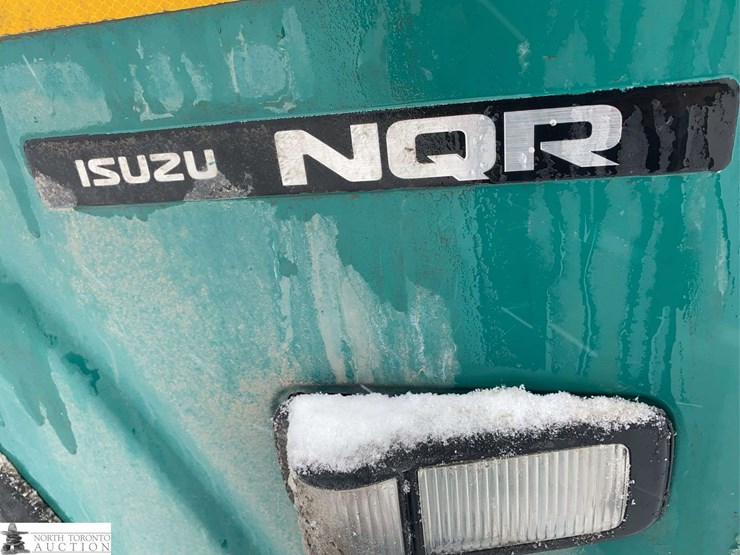 2010-isuzu-nqr-image-38