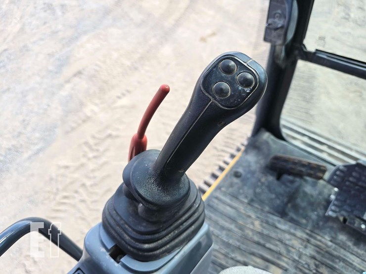 2018-deere-350g-lc-image-17