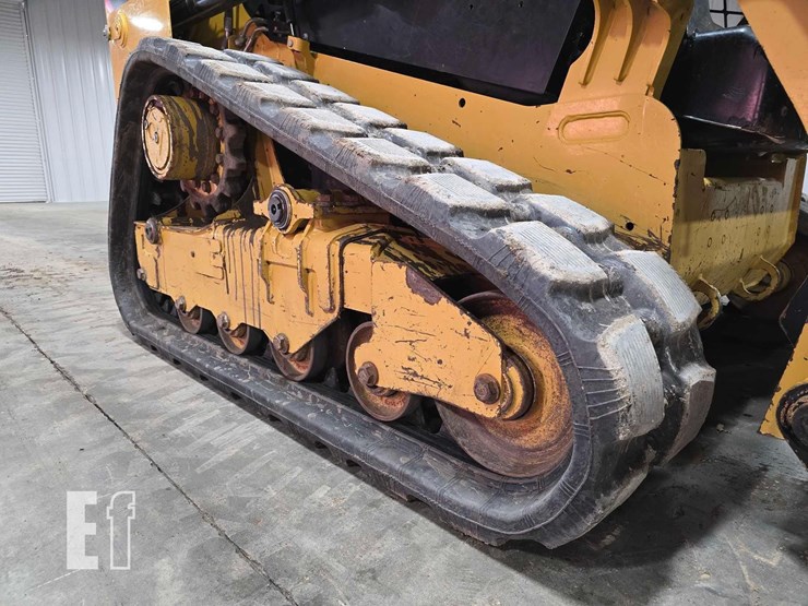 2020-caterpillar-249d-image-22