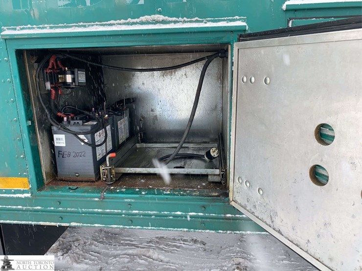 2010-isuzu-nqr-image-30