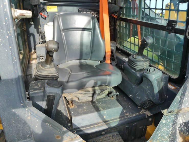 2022-deere-317g-image-13