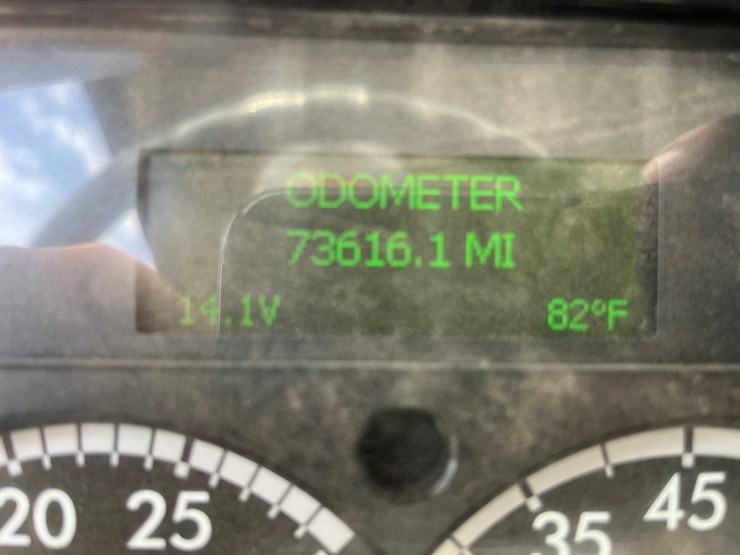 2020-freightliner-m2-106-image-20