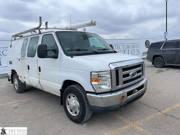 2010-ford-cargo-image-3