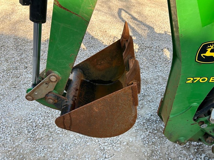 2021-john-deere-2032r-image-15