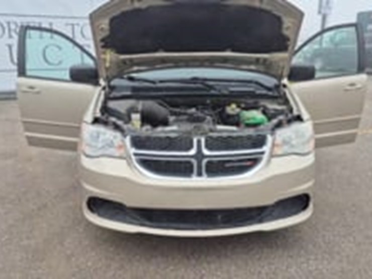 2015-dodge-grand-caravan-sxt-image-9