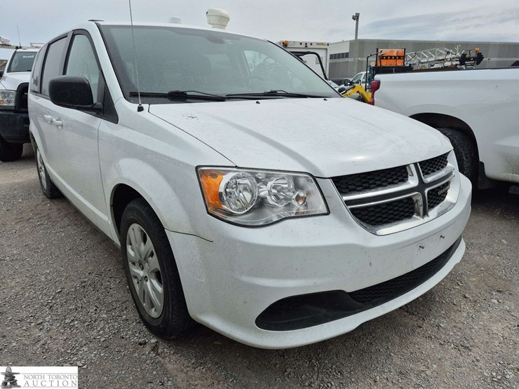 2020-dodge-grand-caravan-sxt-image-3