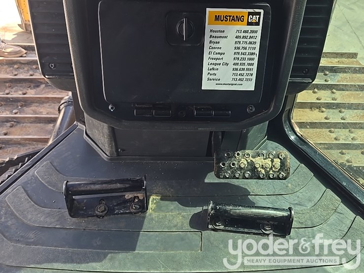 2021-caterpillar-d1-image-72